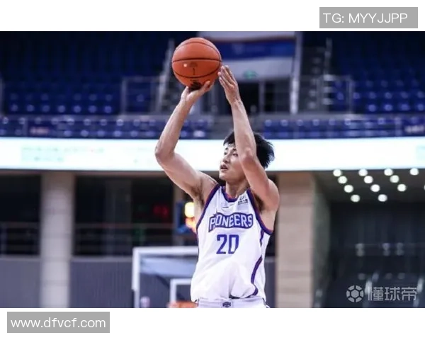 何思雨:在风雨中追寻梦想的勇者与坚持者 何思雨:在风雨中追寻梦想的勇者与坚持者