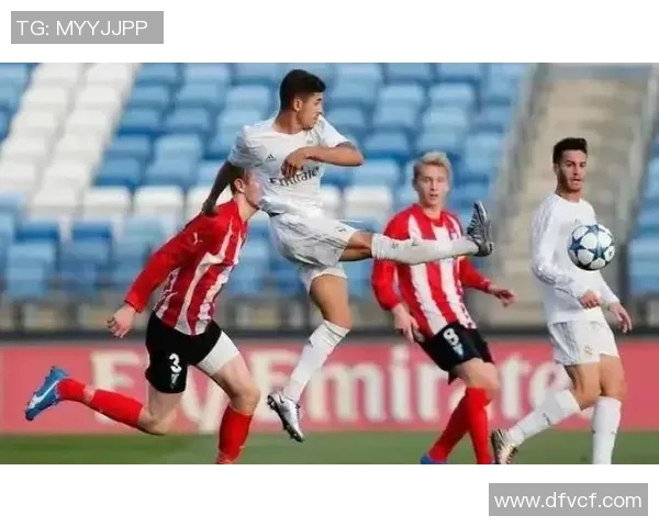 厄斯特与赫根的精彩对决揭示足球战术与团队协作的魅力 厄斯特与赫根的精彩对决揭示足球战术与团队协作的魅力