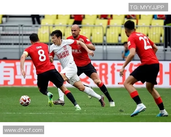 成都蓉城迎战北京人和全力争胜展现足球激情与实力对决